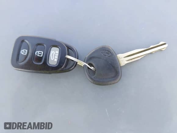 2009 Hyundai Sonata SE with VIN 5NPEU46F39H427332, listed as a IAAI auction lot 41991055 with 88,722 mi miles and . Bid and sale history available at DreamBid. Image 11.