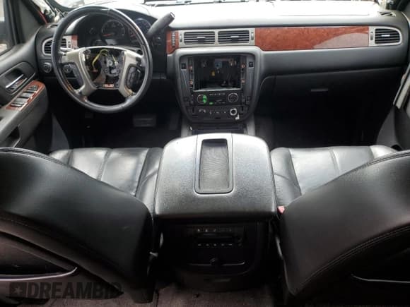 ✅ 2011 Chevrolet Suburban LT • VIN: 1GNSKJE35BR235818 • Lot: 66523984. Wystawiony na Copart z przebiegiem 120 574 mil. Bezpłatny archiwum sprzedaży aukcyjnych z USA i szczegółowy raport historii pojazdu na DreamBid. Zdjęcie 8.