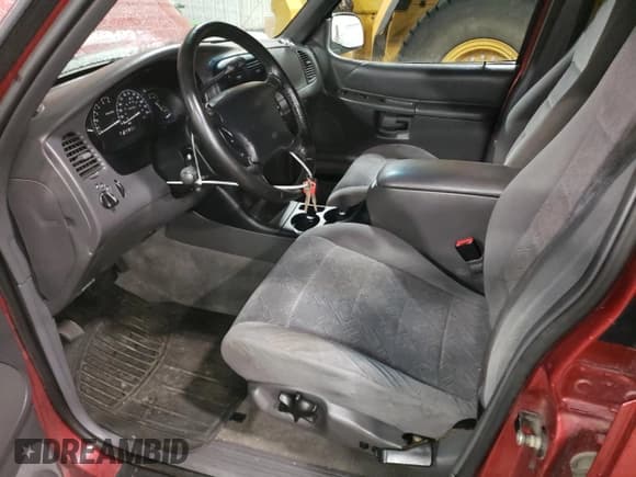 ✅ 1999 Ford Explorer XL • VIN: 1FMZU34X3XUB61123 • Лот: 42259585. Опубликован ранее на Copart с пробегом 148 382 миль. Бесплатный доступ к архиву аукционных продаж из США и подробный отчёт об истории автомобиля на DreamBid. Изображение 7.