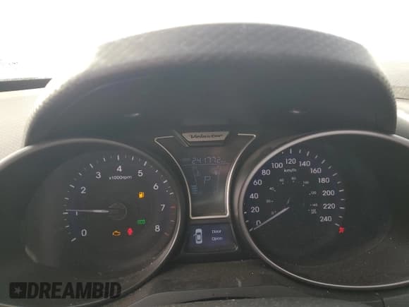 ✅ 2013 Hyundai Veloster Turbo • VIN: KMHTC6AE7DU152093 • Lot: 87879405. Wystawiony na Copart z przebiegiem 241 772 mil. Bezpłatny archiwum sprzedaży aukcyjnych z USA i szczegółowy raport historii pojazdu na DreamBid. Zdjęcie 9.