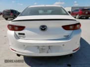 ✅ 2023 Mazda 3 Premium Plus • VIN: 3MZBPBEY3PM373021 • Lot: 82257975. Wystawiony na Copart z przebiegiem 8 861 mil. Bezpłatny archiwum sprzedaży aukcyjnych z USA i szczegółowy raport historii pojazdu na DreamBid. Zdjęcie 6.