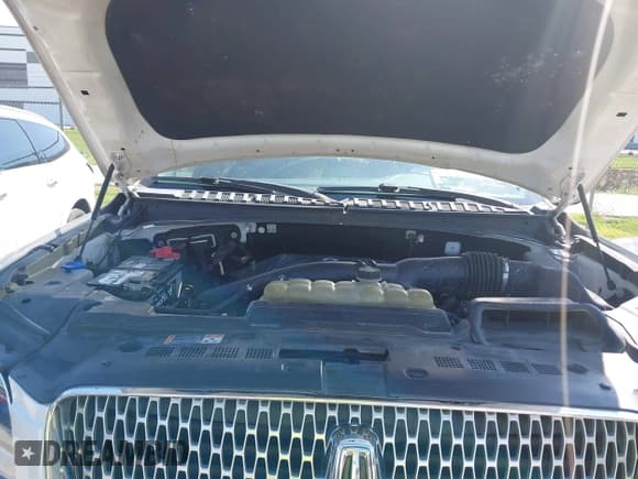 ✅ 2019 Lincoln Navigator Select • VIN: 5LMJJ3HT8KEL14611 • Lot: 43359323. Wystawiony na IAAI z przebiegiem 129 601 mil. Bezpłatny archiwum sprzedaży aukcyjnych z USA i szczegółowy raport historii pojazdu na DreamBid. Zdjęcie 10.