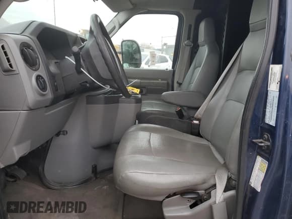 ✅ 2010 Ford Econoline Cargo Commercial • VIN: 1FTNE1EW2ADA56736 • Lot: 82539414. Wystawiony na Copart z przebiegiem 116 603 mil. Bezpłatny archiwum sprzedaży aukcyjnych z USA i szczegółowy raport historii pojazdu na DreamBid. Zdjęcie 7.