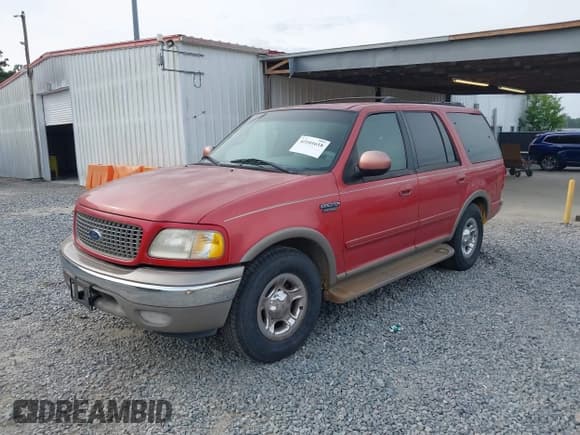 ✅ 2000 Ford Expedition Eddie Bauer • VIN: 1FMRU17LXYLC30748 • Lot: 42101618. Listed on IAAI with 220,464 mi. Free auction sales archive from the USA and detailed vehicle history report at DreamBid. Image 2.