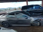 ✅ 2024 Toyota Camry SE • VIN: 4T1S11BK5RU128150 • Lot: 43431406. Wystawiony na IAAI z przebiegiem 18 040 mil. Bezpłatny archiwum sprzedaży aukcyjnych z USA i szczegółowy raport historii pojazdu na DreamBid. Zdjęcie 13.