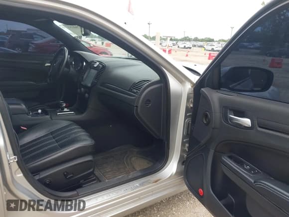 ✅ 2012 Chrysler 300 S • VIN: 2C3CCABG7CH188332 • Lot: 42568357. Listed on IAAI with 170,240 mi. Free auction sales archive from the USA and detailed vehicle history report at DreamBid. Image 5.