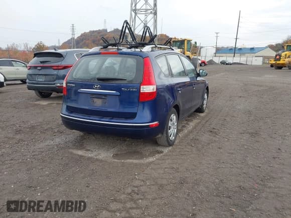 ✅ 2011 Hyundai Elantra SE • VIN: KMHDC8AE7BU096279 • Lot: 43611034. Listed on IAAI with 175,000 mi. Free auction sales archive from the USA and detailed vehicle history report at DreamBid. Image 4.