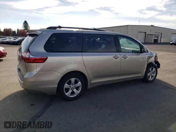 ✅ 2016 Toyota Sienna LE • VIN: 5TDKK3DC3GS736317 • Lot: 82679665. Listed on Copart with 200,112 mi. Free auction sales archive from the USA and detailed vehicle history report at DreamBid. Image 3.