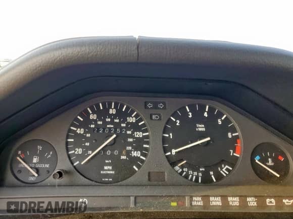 1991 BMW 3 Series z VIN WBABB2316MEC25177, wystawiony jako Copart lot #57317225 z przebiegiem 220 252 mil mil oraz Czysty tytuł • Clean title. Historia ofert i sprzedaży dostępna na DreamBid. Obrazek 9.