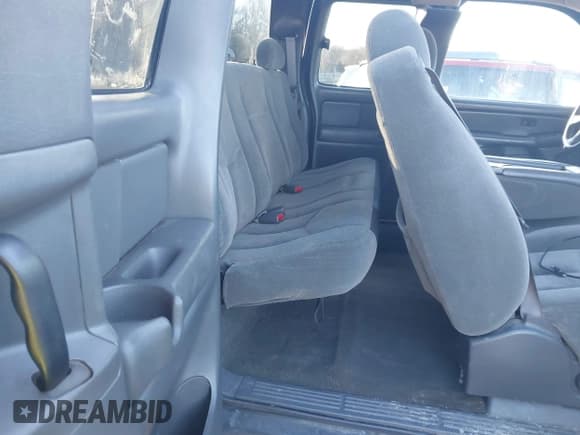 ✅ 2004 Chevrolet Silverado 2500HD LS • VIN: 1GCHK29224E242665 • Lot: 41378387. Wystawiony na IAAI z przebiegiem Nie podano. Bezpłatny archiwum sprzedaży aukcyjnych z USA i szczegółowy raport historii pojazdu na DreamBid. Zdjęcie 8.