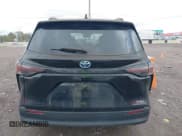 ✅ 2024 Toyota Sienna XLE • VIN: 5TDYRKEC7RS193023 • Lot: 43367795. Wystawiony na IAAI z przebiegiem 29 907 mil. Bezpłatny archiwum sprzedaży aukcyjnych z USA i szczegółowy raport historii pojazdu na DreamBid. Zdjęcie 16.