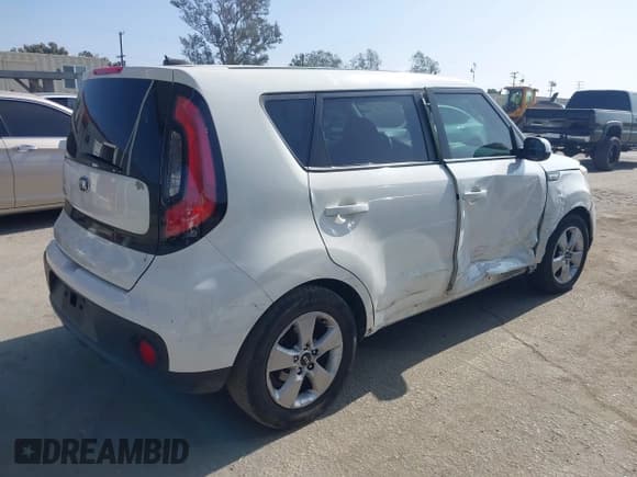 ✅ 2018 Kia Soul • VIN: KNDJN2A25J7544312 • Lot: 43548702. Wystawiony na IAAI z przebiegiem 71 156 mil. Bezpłatny archiwum sprzedaży aukcyjnych z USA i szczegółowy raport historii pojazdu na DreamBid. Zdjęcie 4.