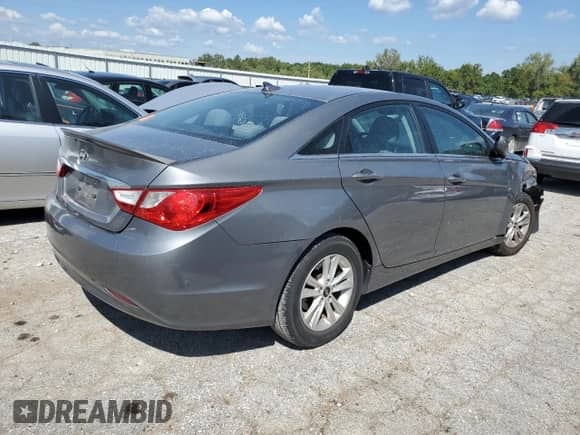 2013 Hyundai Sonata GLS z VIN 5NPEB4AC4DH758609, wystawiony jako Copart lot #71248485 z przebiegiem Nie podano mil oraz Szkoda całkowita • Salvage title. Historia ofert i sprzedaży dostępna na DreamBid. Obrazek 3.