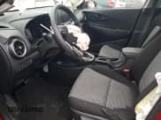 ✅ 2023 Hyundai Kona SE • VIN: KM8K22AB2PU030999 • Лот: 66133774. Опубликован ранее на Copart с пробегом 22 802 миль. Бесплатный доступ к архиву аукционных продаж из США и подробный отчёт об истории автомобиля на DreamBid. Изображение 7.