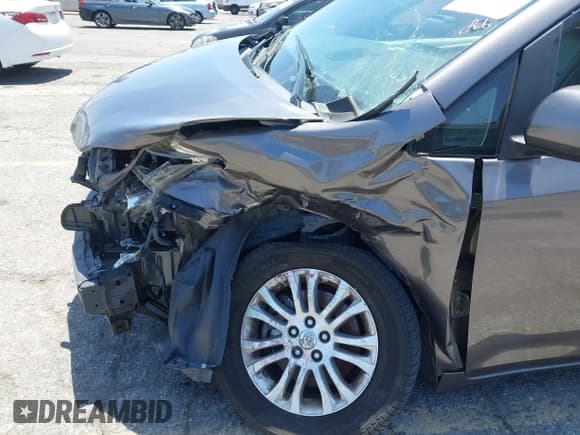 ✅ 2017 Toyota Sienna XLE Auto Access Seat • VIN: 5TDYZ3DC7HS849002 • Lot: 42500603. Listed on IAAI with 106,955 mi. Free auction sales archive from the USA and detailed vehicle history report at DreamBid. Image 19.