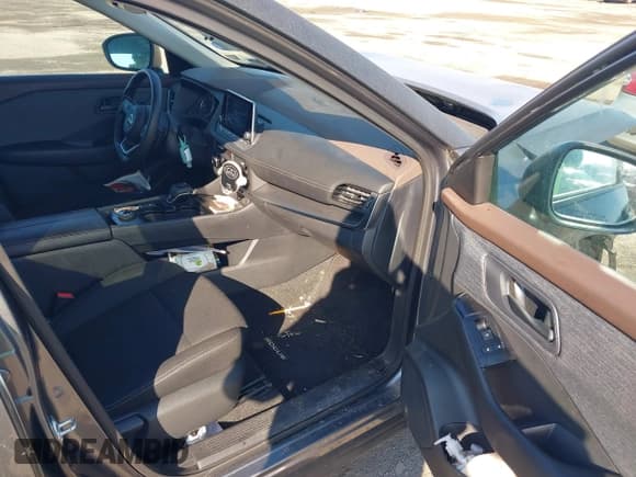 ✅ 2023 Nissan Rogue S • VIN: 5N1BT3AB2PC879779 • Лот: 41645744. Опубликован ранее на IAAI с пробегом 25 449 миль. Бесплатный доступ к архиву аукционных продаж из США и подробный отчёт об истории автомобиля на DreamBid. Изображение 5.