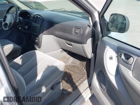 ✅ 2005 Dodge Caravan SE • VIN: 1D4GP24R65B388929 • Lot: 43509037. Wystawiony na IAAI z przebiegiem 225 987 mil. Bezpłatny archiwum sprzedaży aukcyjnych z USA i szczegółowy raport historii pojazdu na DreamBid. Zdjęcie 5.