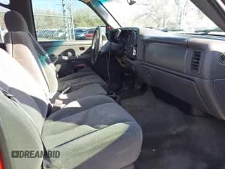 ✅ 2004 Chevrolet Silverado 2500 LT • VIN: 1GCGK23U04F192560 • Lot: 42131837. Wystawiony na IAAI z przebiegiem Nie podano. Bezpłatny archiwum sprzedaży aukcyjnych z USA i szczegółowy raport historii pojazdu na DreamBid. Zdjęcie 5.