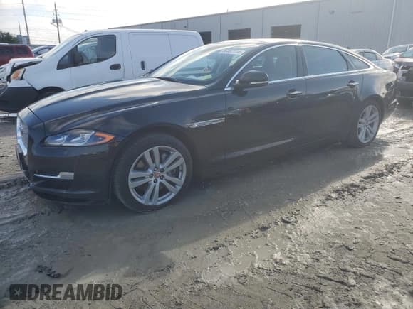 ✅ 2016 Jaguar XJ Portfolio • VIN: SAJWJ2GDXG8W03143 • Lot: 86467114. Listed on Copart with 42,923 mi. Free auction sales archive from the USA and detailed vehicle history report at DreamBid. Image 1.