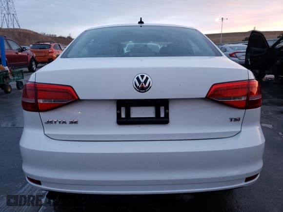 ✅ 2015 Volkswagen Jetta SE • VIN: 3VWD07AJ7FM256186 • Лот: 86718074. Опубликован ранее на Copart с пробегом 83 778 миль. Бесплатный доступ к архиву аукционных продаж из США и подробный отчёт об истории автомобиля на DreamBid. Изображение 6.