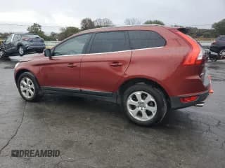 ✅ 2013 Volvo XC60 3.2L • VIN: YV4952DL4D2410381 • Lot: 90300505. Wystawiony na Copart z przebiegiem 156 886 mil. Bezpłatny archiwum sprzedaży aukcyjnych z USA i szczegółowy raport historii pojazdu na DreamBid. Zdjęcie 2.