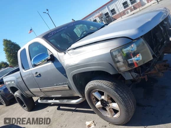 2009 Chevrolet Silverado 1500 LT z VIN 1GCEK29J79Z126226, wystawiony jako IAAI lot #43485064 z przebiegiem 249 687 mil mil oraz . Historia ofert i sprzedaży dostępna na DreamBid. Obrazek 14.