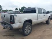 ✅ 2006 Chevrolet Silverado 2500HD LT3 • VIN: 1GCHK23D86F237137 • Lot: 42654117. Wystawiony na IAAI z przebiegiem Nie podano. Bezpłatny archiwum sprzedaży aukcyjnych z USA i szczegółowy raport historii pojazdu na DreamBid. Zdjęcie 4.