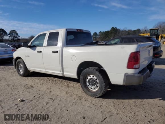 ✅ 2009 Dodge 1500 SLT • VIN: 1D3HB18P59S780672 • Lot: 41623145. Wystawiony na Copart z przebiegiem 166 909 mil. Bezpłatny archiwum sprzedaży aukcyjnych z USA i szczegółowy raport historii pojazdu na DreamBid. Zdjęcie 2.