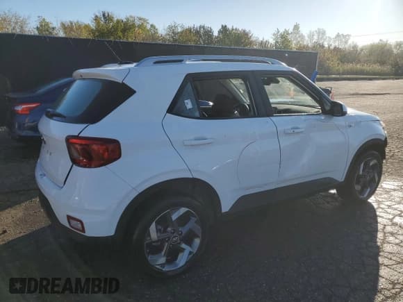 ✅ 2025 Hyundai Venue SEL • VIN: KMHRC8A39SU393672 • Lot: 85884835. Listed on Copart with 1,812 mi. Free auction sales archive from the USA and detailed vehicle history report at DreamBid. Image 3.