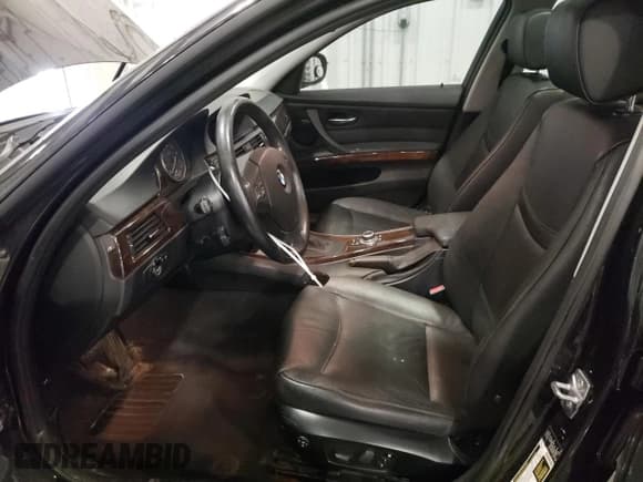 ✅ 2012 BMW 3 Series 328i xDrive • VIN: WBAUU3C55CA543158 • Лот: 57173324. Опубликован ранее на Copart с пробегом 92 648 миль. Бесплатный доступ к архиву аукционных продаж из США и подробный отчёт об истории автомобиля на DreamBid. Изображение 7.