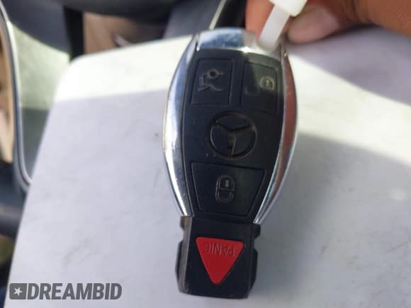 ✅ 2018 Mercedes-Benz GLC 300 • VIN: WDC0G4KB7JV099402 • Lot: 43044492. Wystawiony na IAAI z przebiegiem 106 009 mil. Bezpłatny archiwum sprzedaży aukcyjnych z USA i szczegółowy raport historii pojazdu na DreamBid. Zdjęcie 11.