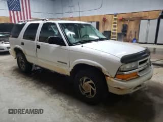 ✅ 2002 Chevrolet Blazer LS • VIN: 1GNDT13W12K136876 • Lot: 52227035. Wystawiony na Copart z przebiegiem 304 006 mil. Bezpłatny archiwum sprzedaży aukcyjnych z USA i szczegółowy raport historii pojazdu na DreamBid. Zdjęcie 4.