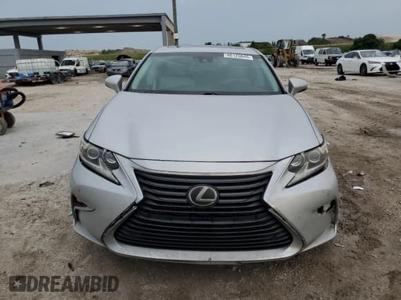 ✅ 2016 Lexus ES 330 • VIN: 58ABK1GG3GU010511 • Lot: 80125645. Listed on Copart with 201,121 mi. Free auction sales archive from the USA and detailed vehicle history report at DreamBid. Image 5.