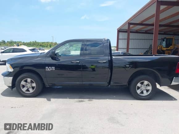 2024 Ram 1500 SLT z VIN 1C6RR6GG4RS123036, wystawiony jako IAAI lot #42356146 z przebiegiem 38 557 mil mil oraz . Historia ofert i sprzedaży dostępna na DreamBid. Obrazek 14.