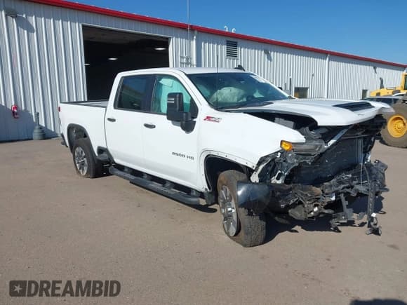 ✅ 2024 Chevrolet Silverado 2500HD Custom • VIN: 2GC1YME76R1179916 • Lot: 41954363. Wystawiony na IAAI z przebiegiem Nie podano. Bezpłatny archiwum sprzedaży aukcyjnych z USA i szczegółowy raport historii pojazdu na DreamBid. Zdjęcie 1.
