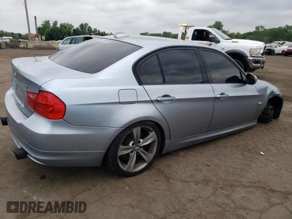 ✅ 2009 BMW 3 Series 335i • VIN: WBAPM73579E190895 • Lot: 63645945. Listed on Copart with 102,174 mi. Free auction sales archive from the USA and detailed vehicle history report at DreamBid. Image 3.