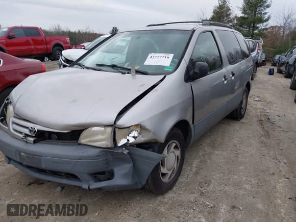 ✅ 2001 Toyota Sienna LE • VIN: 4T3ZF13C51U340999 • Lot: 43777716. Listed on IAAI with 119,772 mi. Free auction sales archive from the USA and detailed vehicle history report at DreamBid. Image 2.