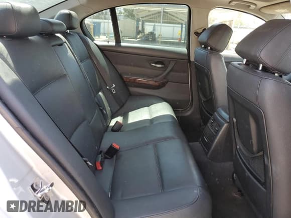 ✅ 2008 BMW 3 Series 328i • VIN: WBAVA33508KX85838 • Lot: 52621395. Wystawiony na Copart z przebiegiem 172 406 mil. Bezpłatny archiwum sprzedaży aukcyjnych z USA i szczegółowy raport historii pojazdu na DreamBid. Zdjęcie 11.