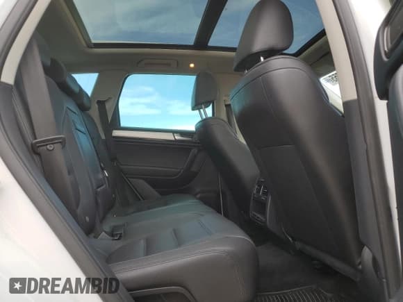 ✅ 2014 Volkswagen Touareg Sport • VIN: WVGDF9BP8ED014612 • Lot: 64328755. Listed on Copart with 212,782 mi. Free auction sales archive from the USA and detailed vehicle history report at DreamBid. Image 11.