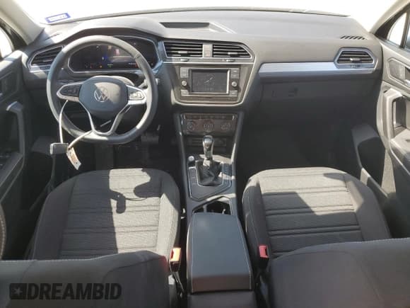 ✅ 2024 Volkswagen Tiguan S • VIN: 3VVRB7AX3RM056807 • Lot: 87203495. Wystawiony na Copart z przebiegiem 10 364 mil. Bezpłatny archiwum sprzedaży aukcyjnych z USA i szczegółowy raport historii pojazdu na DreamBid. Zdjęcie 8.