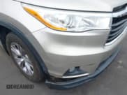 ✅ 2014 Toyota Highlander XLE • VIN: 5TDJKRFH5ES010561 • Lot: 43249313. Listed on IAAI with 139,895 mi. Free auction sales archive from the USA and detailed vehicle history report at DreamBid. Image 16.