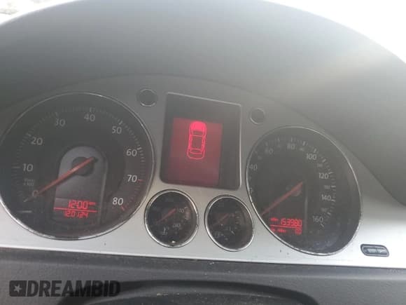 ✅ 2009 Volkswagen Passat Komfort • VIN: WVWJK73C19P044400 • Лот: 90840265. Опубликован ранее на Copart с пробегом 153 980 миль. Бесплатный доступ к архиву аукционных продаж из США и подробный отчёт об истории автомобиля на DreamBid. Изображение 9.