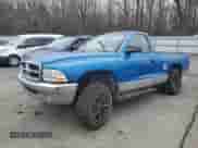2000 Dodge Dakota Sport z VIN 1B7GG26N0YS530588, wystawiony jako Copart lot #44699515 z przebiegiem Nie podano mil oraz Szkoda całkowita • Salvage title. Historia ofert i sprzedaży dostępna na DreamBid. Obrazek 1.