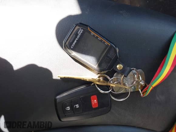 2021 Toyota Prius LE z VIN JTDL9MFU9M3023818, wystawiony jako IAAI lot #42842899 z przebiegiem 99 876 mil mil oraz . Historia ofert i sprzedaży dostępna na DreamBid. Obrazek 11.