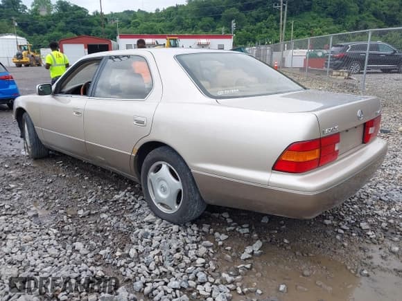 ✅ 1998 Lexus LS 400 • VIN: JT8BH28F7W0131925 • Lot: 42537882. Listed on IAAI with 149,956 mi. Free auction sales archive from the USA and detailed vehicle history report at DreamBid. Image 3.