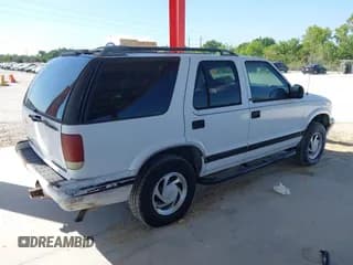 ✅ 1996 Chevrolet Blazer • VIN: 1GNDT13W2T2305420 • Lot: 41790250. Wystawiony na IAAI z przebiegiem 144 378 mil. Bezpłatny archiwum sprzedaży aukcyjnych z USA i szczegółowy raport historii pojazdu na DreamBid. Zdjęcie 4.