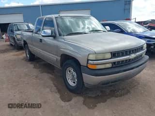2000 Chevrolet Silverado 2500 LS z VIN 1GCFC29UXYZ114064, wystawiony jako IAAI lot #43285325 z przebiegiem 384 890 mil mil oraz . Historia ofert i sprzedaży dostępna na DreamBid. Obrazek 1.