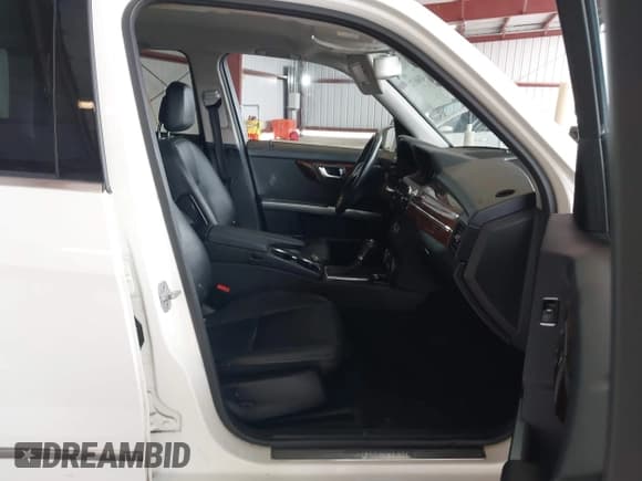 ✅ 2012 Mercedes-Benz GLK 350 • VIN: WDCGG5GB4CF807163 • Lot: 43846172. Wystawiony na IAAI z przebiegiem 250 763 mil. Bezpłatny archiwum sprzedaży aukcyjnych z USA i szczegółowy raport historii pojazdu na DreamBid. Zdjęcie 5.