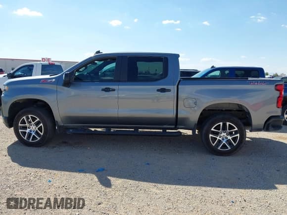 ✅ 2020 Chevrolet Silverado 1500 LT Trail Boss • VIN: 1GCPYFED3LZ333296 • Lot: 42853714. Wystawiony na IAAI z przebiegiem 55 722 mil. Bezpłatny archiwum sprzedaży aukcyjnych z USA i szczegółowy raport historii pojazdu na DreamBid. Zdjęcie 14.
