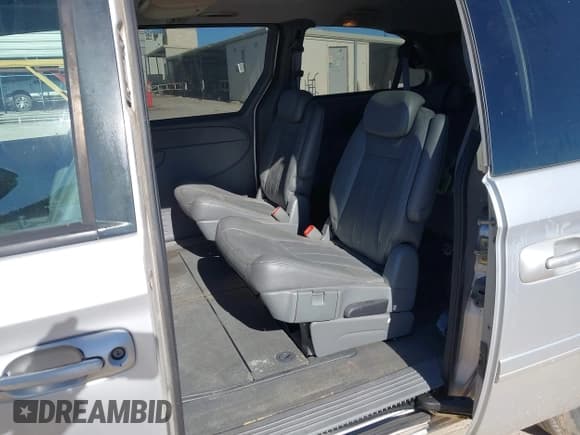 ✅ 2005 Dodge Caravan SXT • VIN: 2D4GP44L55R134475 • Lot: 43575271. Listed on IAAI with 200,475 mi. Free auction sales archive from the USA and detailed vehicle history report at DreamBid. Image 8.